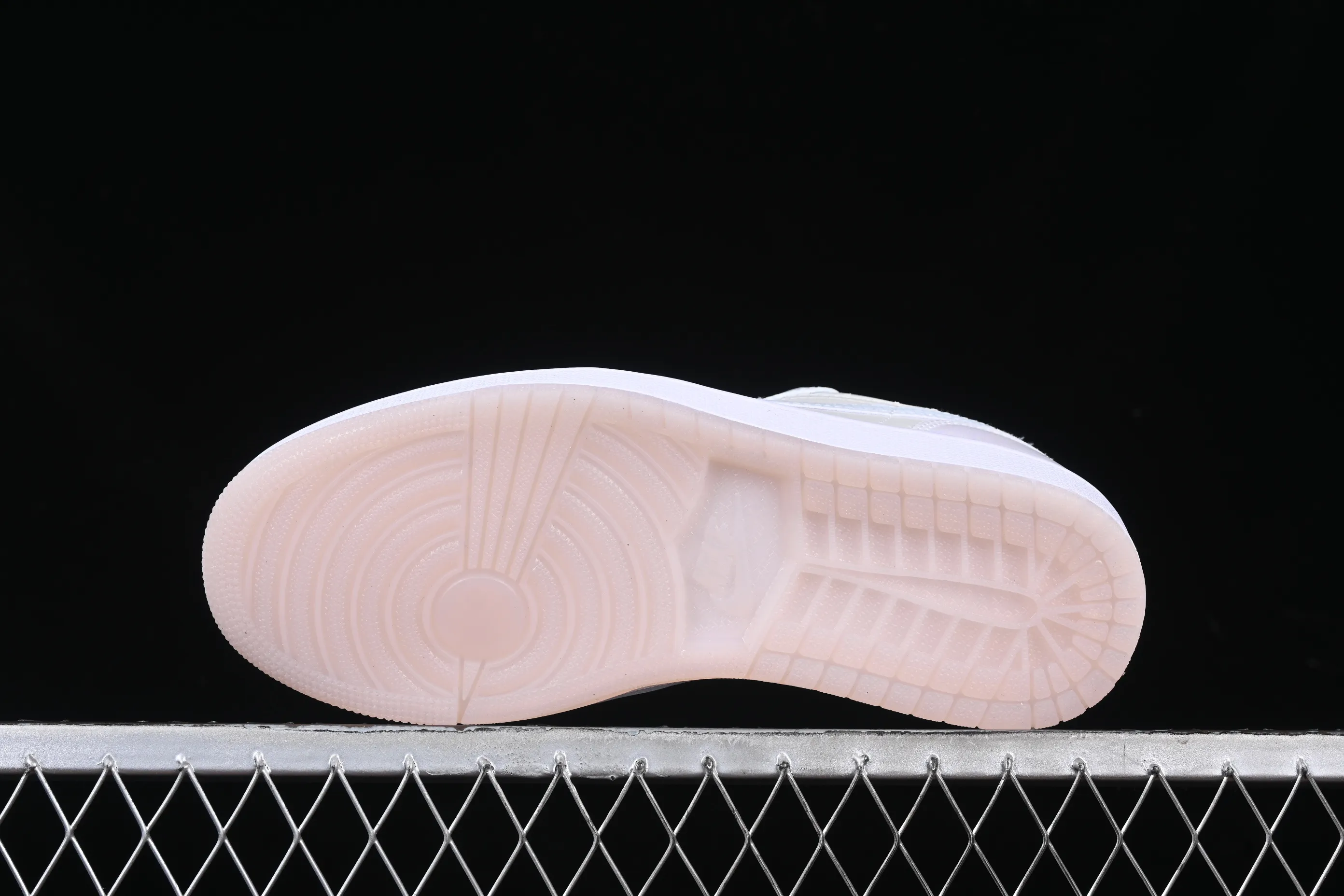 All Categories Air Jordan Jordan Series Basketball Shoes Air Jordan 1 Low Air Jordan 1 Low "Year of the Snake 2025" AJ1 Joe 1 Beige Symphony Pearlescent Low-top Cultural Basketball Shoes HF4080-001